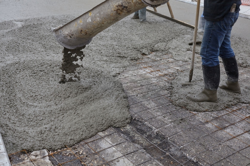 Доставка бетона на граните от производителя миксером бетоносмесителем по Московской области