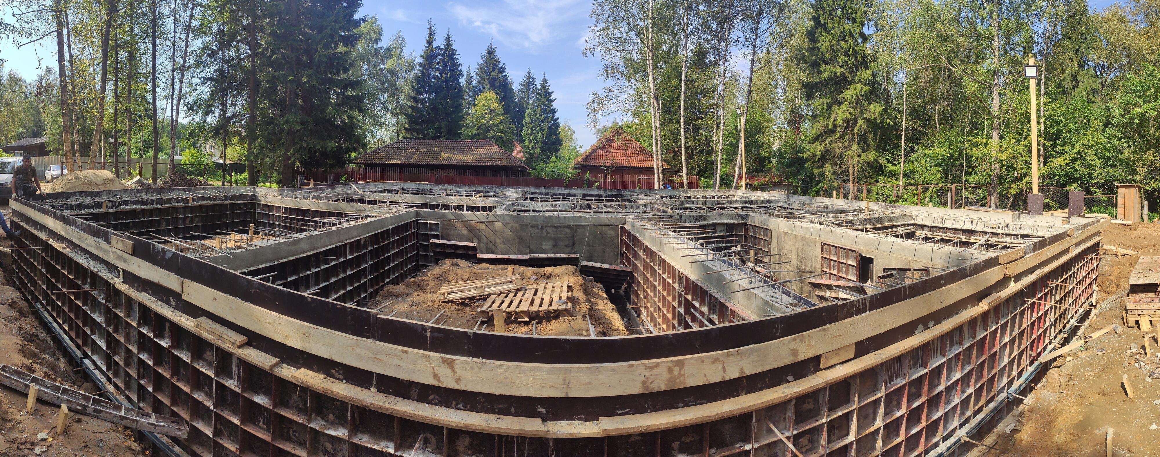 Панорама объекта строительства ленточного фундамента из гранитного бетона в Кунцево