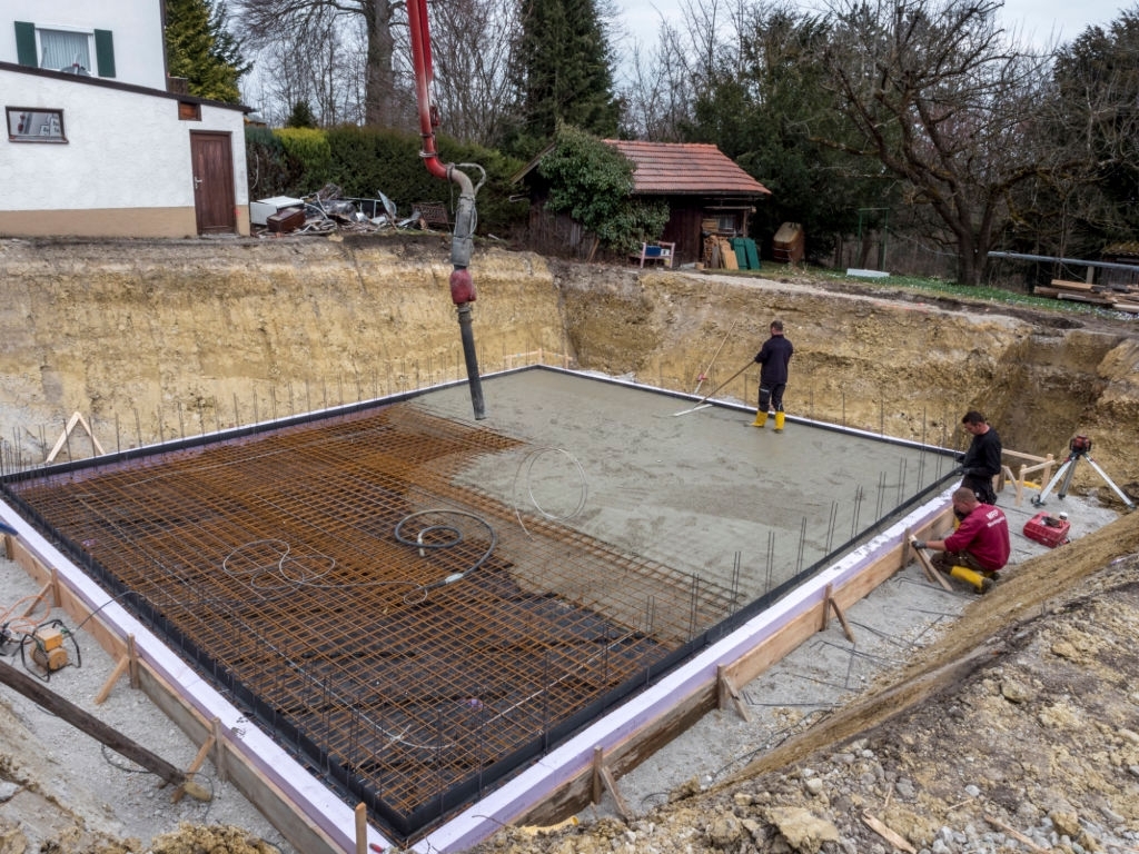 Заливка бетона на гранитном щебне в фундамент